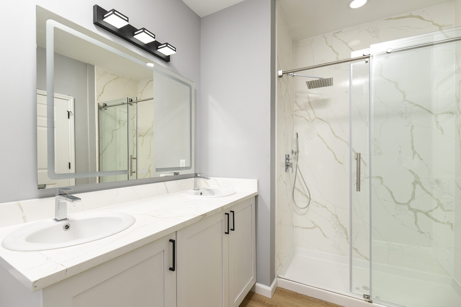 Bathroom With Quartz Shower & Tub and Vinyl Flooring