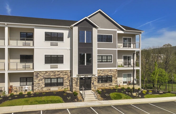 Exterior shot of Phoenix Ridge Apartments