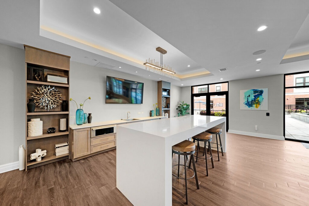Resident lounge area in Philadelphia suburb apartment community in Bala Cynwyd