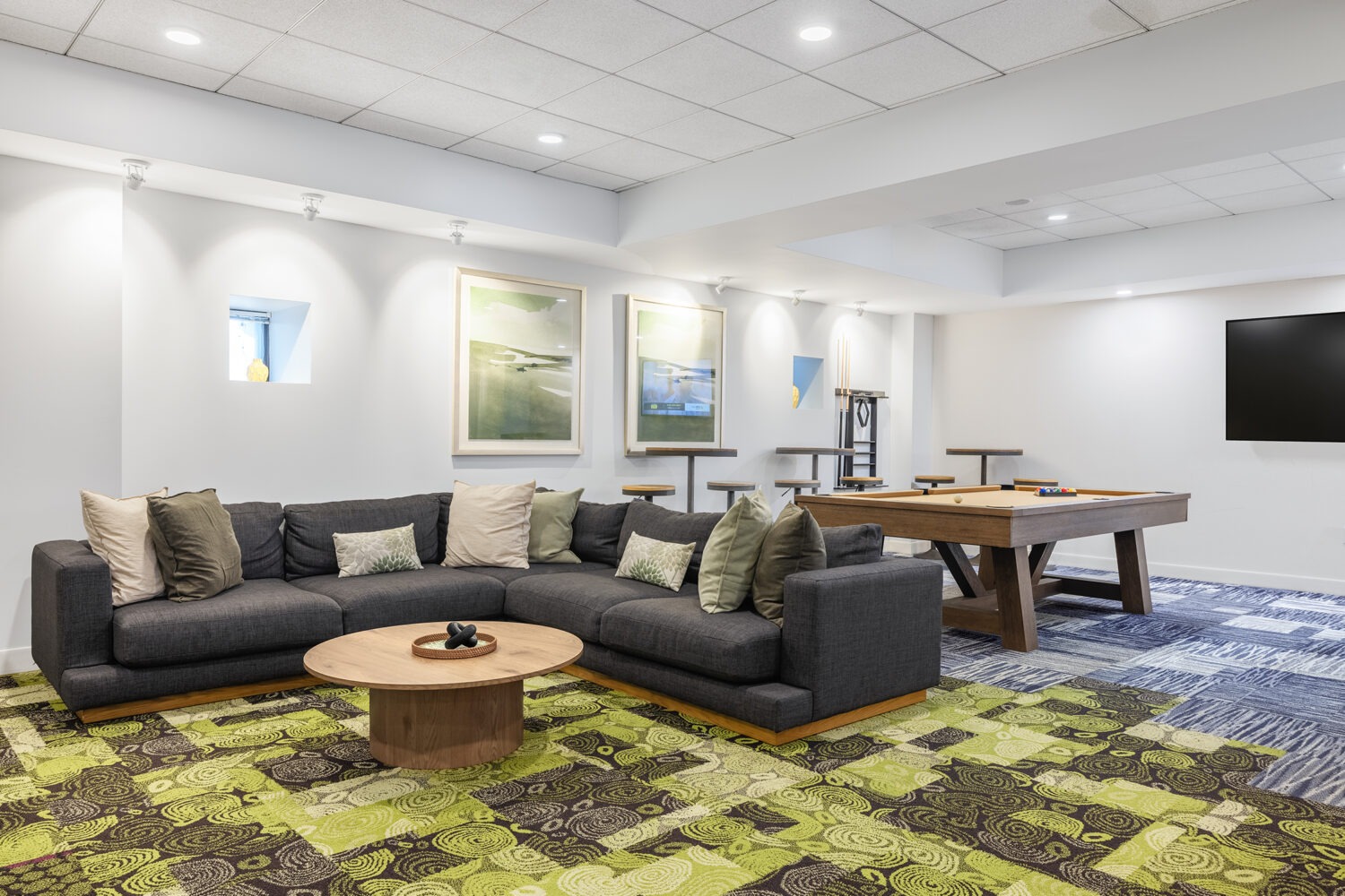 resident lounge with tons of seating options