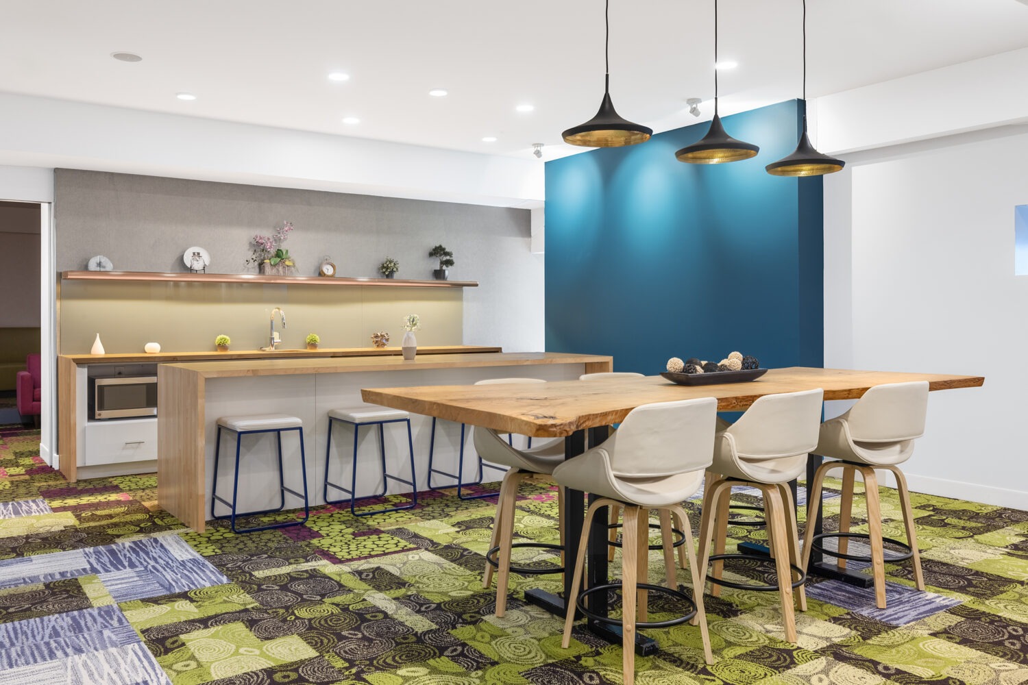 resident lounge with shared kitchen and table to seat 10 