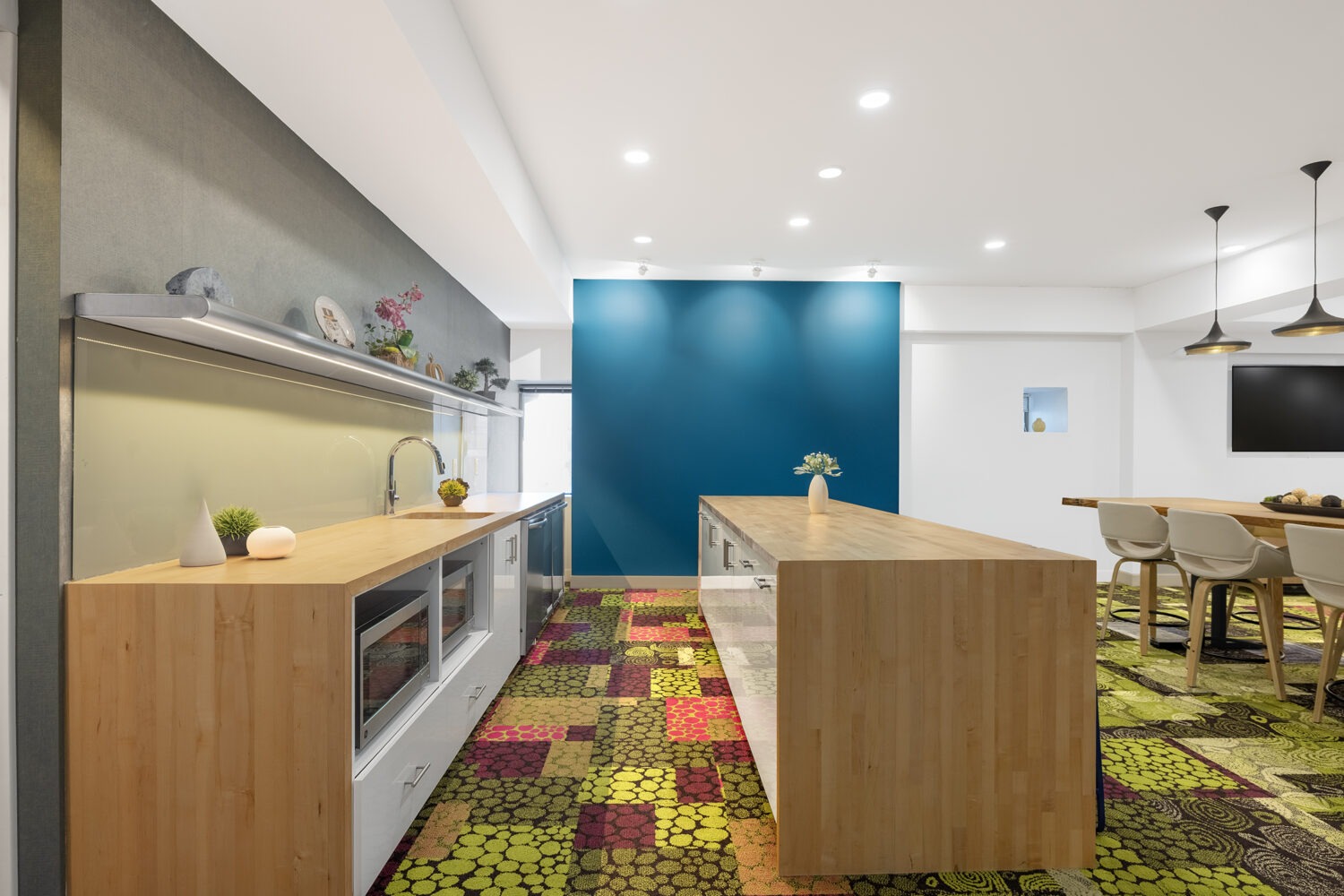 resident lounge kitchen with sink, microwave, dishwasher